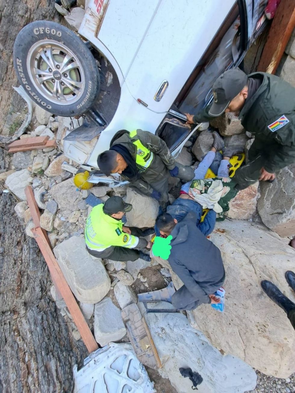 Conductor fallece tras embarrancamiento en la carretera Entre Ríos - Tarija