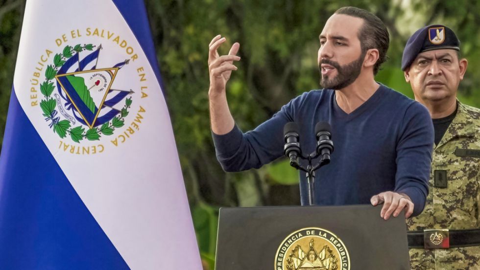 Bukele promete una "guerra frontal" contra la corrupción