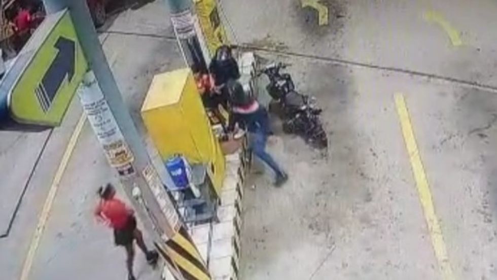 En menos de 4 horas, dos surtidores de gasolina fueron atracados en Santa Cruz