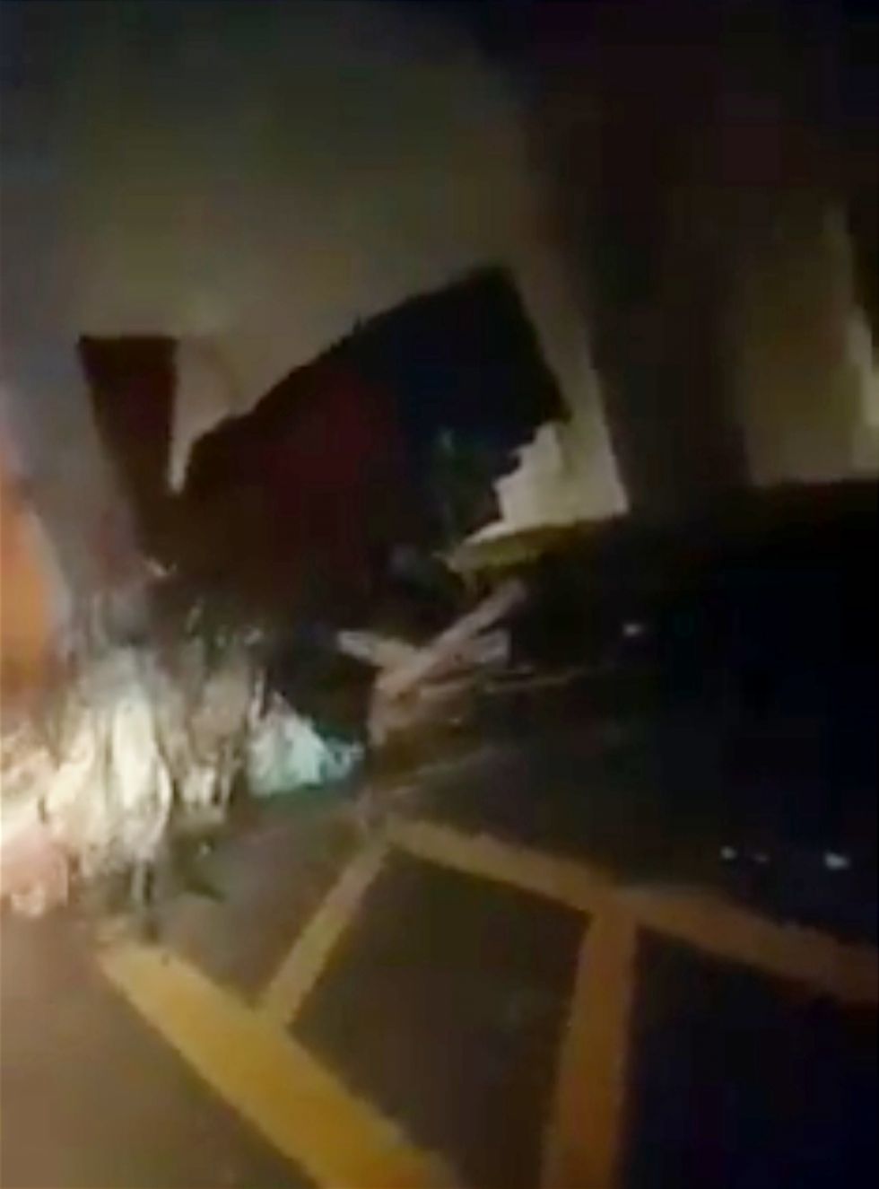 Camión chocó contra un viaducto, hay un fallecido 