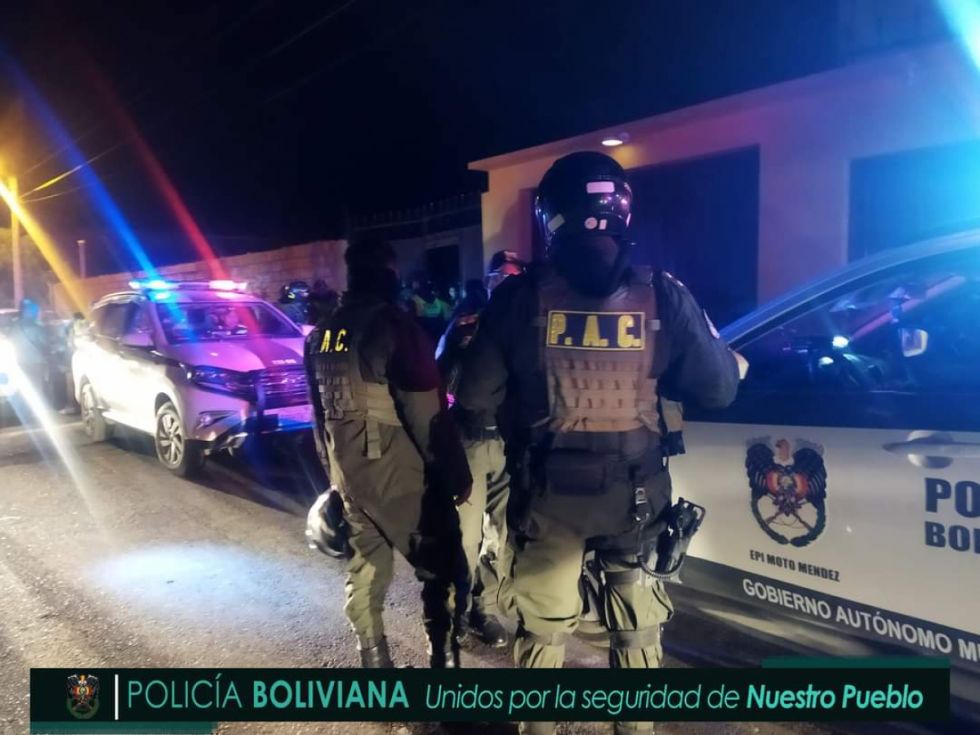 Policía interviene fiesta clandestina, hallan a menores