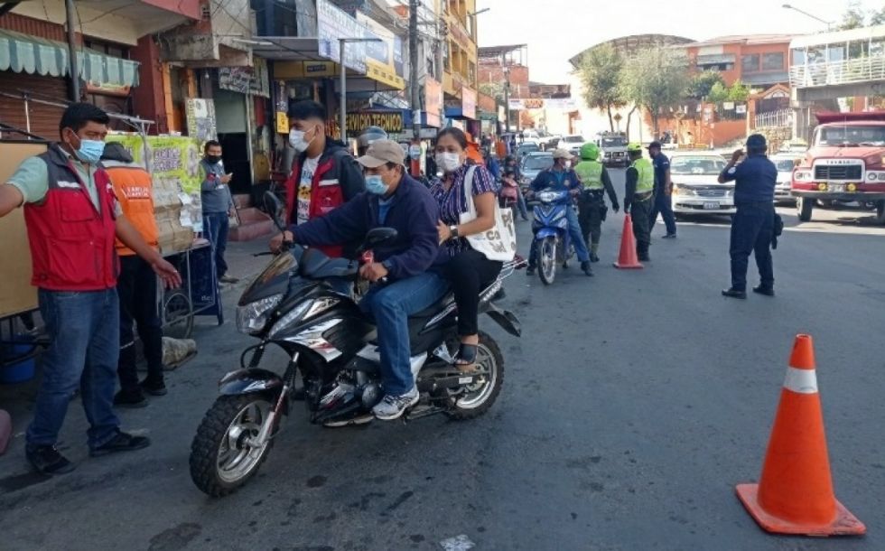 Policía reprocha actitud de motociclistas sin casco