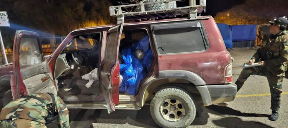 Sujetos llevaban 250 kilos de marihuana en una vagoneta en Tarija