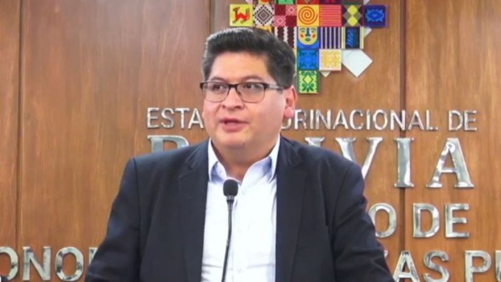 Gobierno considera “ventajoso” tener un banco de yuanes
