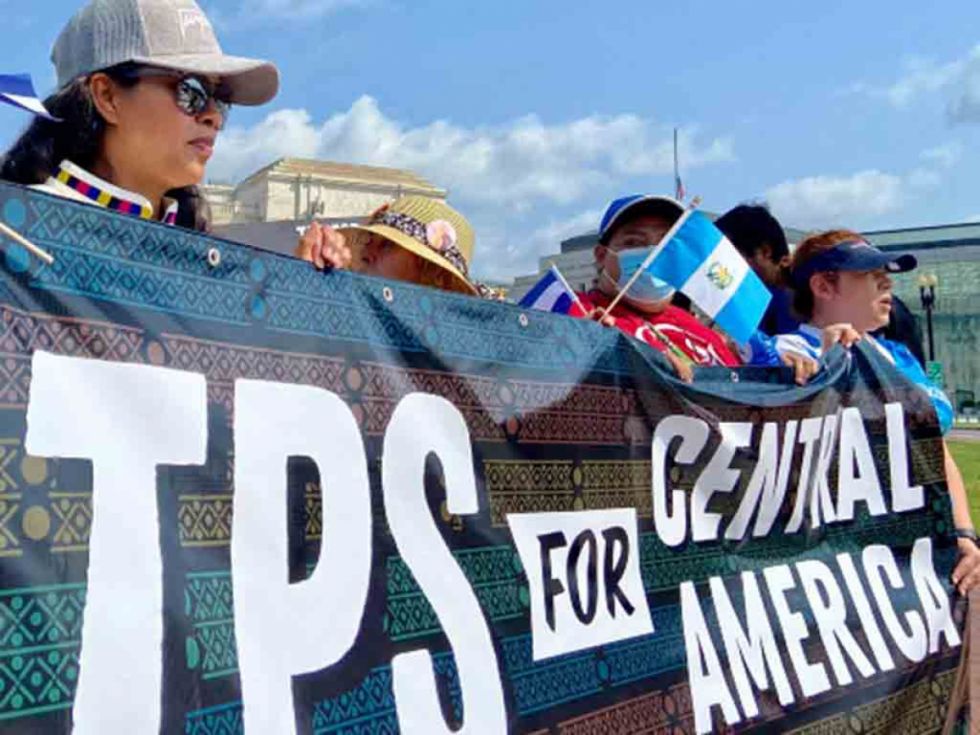 En EEUU niegan estatus legal a miles de migrantes