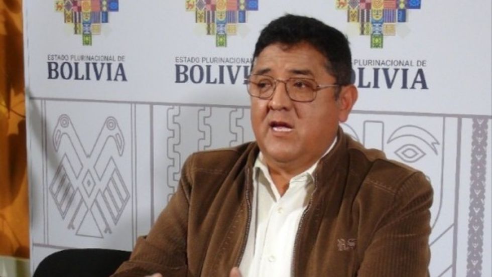 Ministro de Tierras ordena investigar la presunta red de corrupción en el Viceministerio de Coca