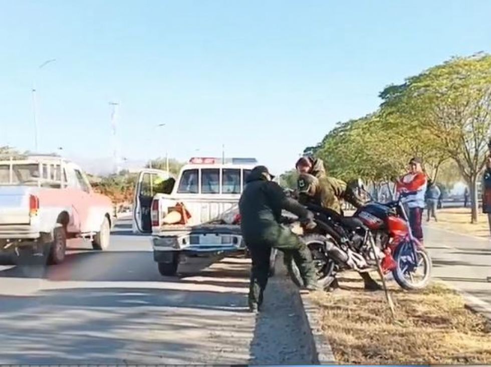 Muere un peatón al ser atropellado por una moto en Tarija