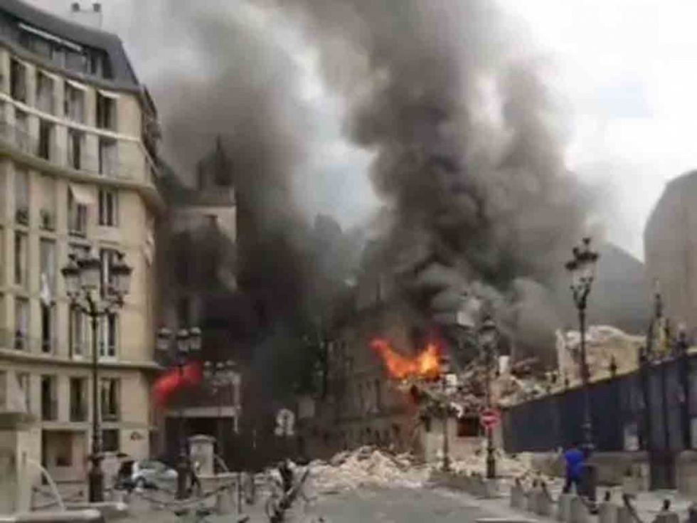 Explosión en el centro de París deja al menos 24 heridos y un edificio parcialmente derrumbado