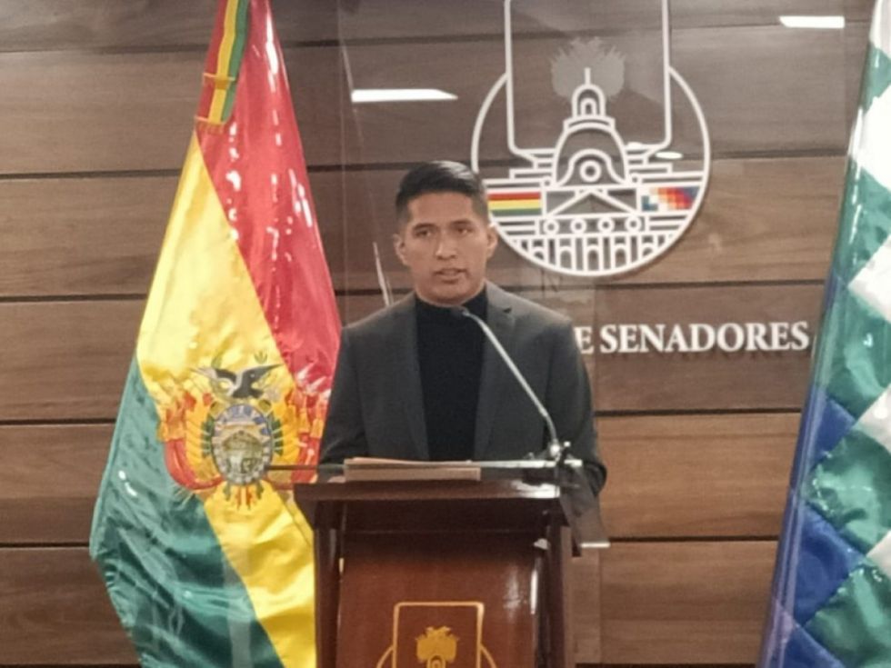 Andrónico evita identificarse como "evista" o "arcista"