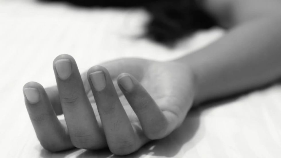La Paz: Una mujer muere por múltiples golpes y apuñalada, el sospechoso es su pareja 