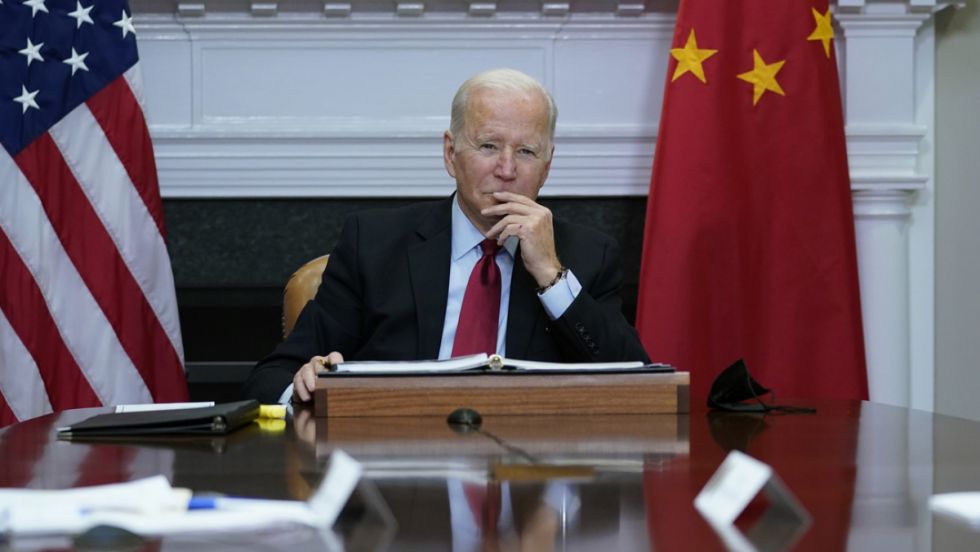 Biden dice que China tiene "problemas colosales"
