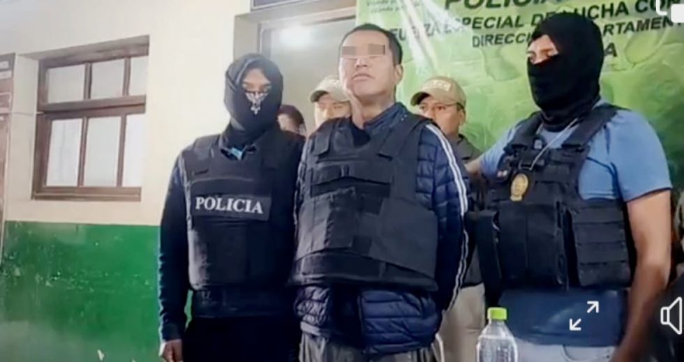 Amenazó con un arma cargada para robar un celular y Bs 200