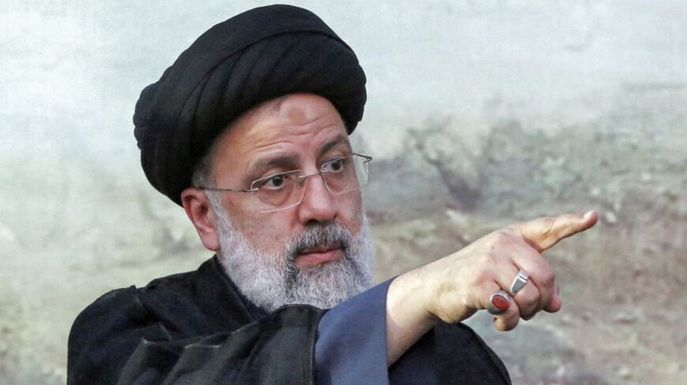 Presidente de Irán insta a renunciar al dólar