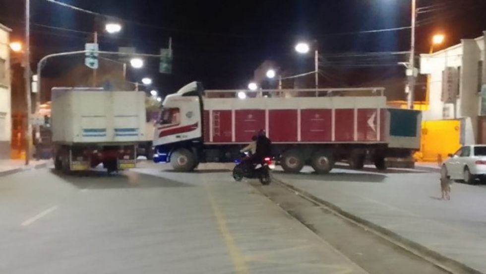 Transporte pesado de Oruro confirma paro indefinido y pide liberar a detenidos por narcotráfico
