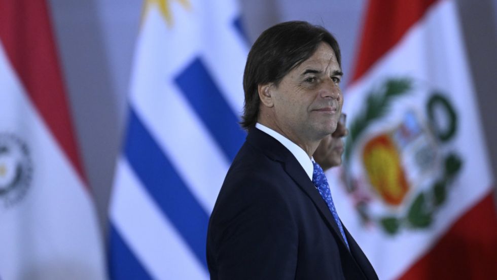 Lacalle Pou responde a las críticas de Fernández