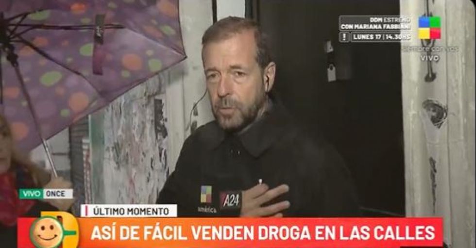 Un periodista argentino compra droga en vivo y termina en comisaría declarando como testigo (VIDEO)