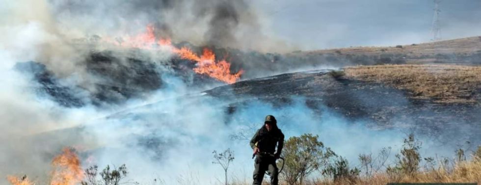 Incendio pone en riesgo a la comunidad de Calama