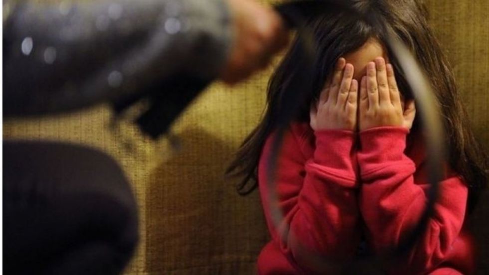 Tarija: Procesarán a mujer por quemar a su hija con un ladrillo 