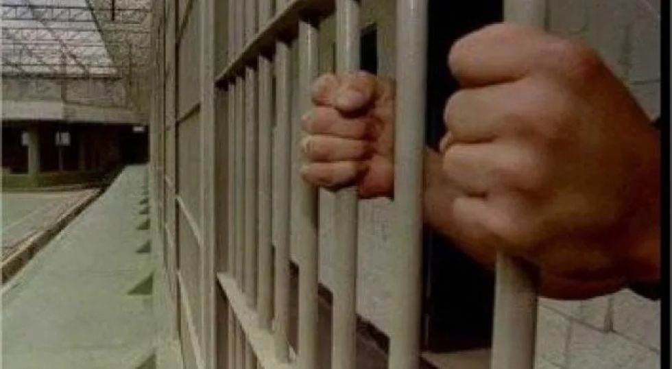 Hombre es enviado a la cárcel por violar a su sobrina