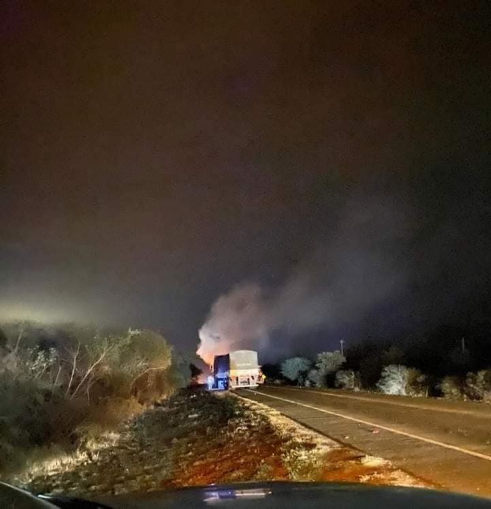  Incendio de camión cisterna movilizó a bomberos en Yacuiba 