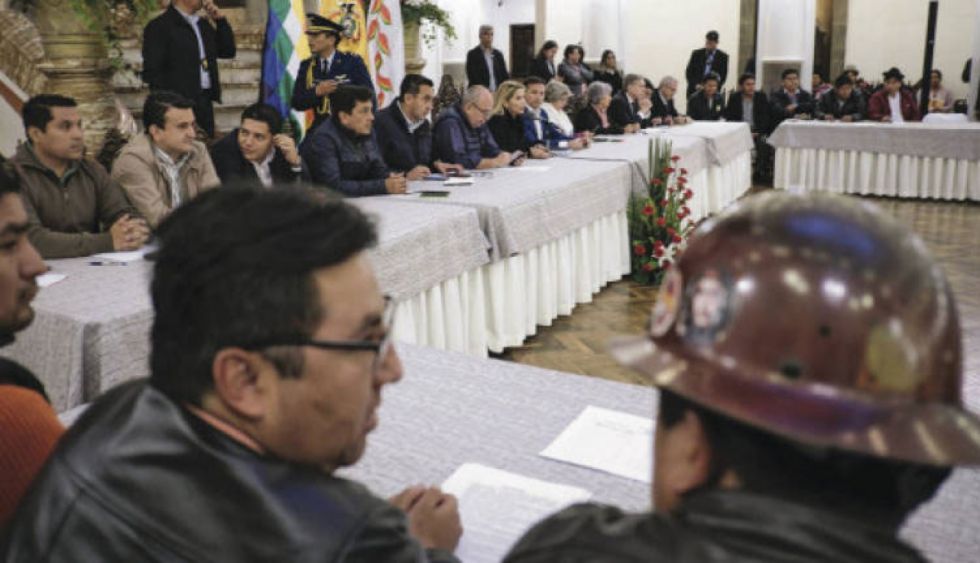 Exministro de Añez niega haber pagado a dirigentes para la pacificación de 2019