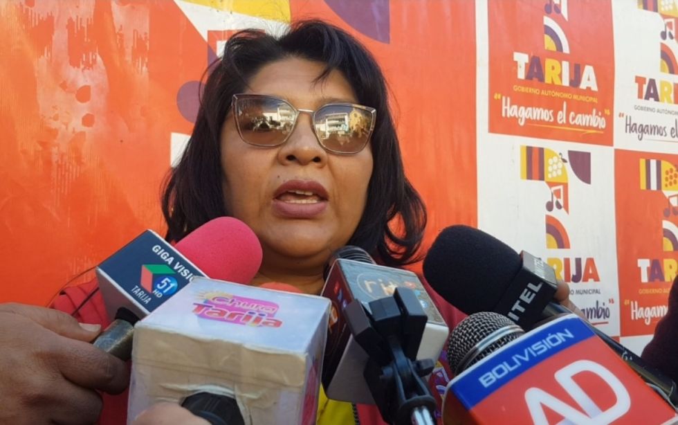 Encerraron a sus hijos para discutir por un lote
