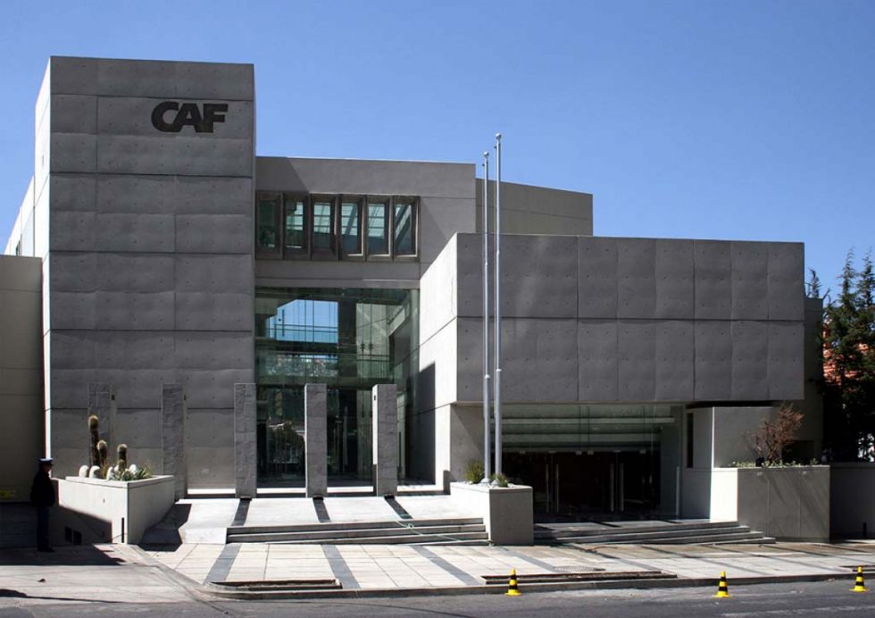 Gobierno y CAF incrementan a $us 176 millones financiamiento para la Doble Vía Caracollo – Colomi