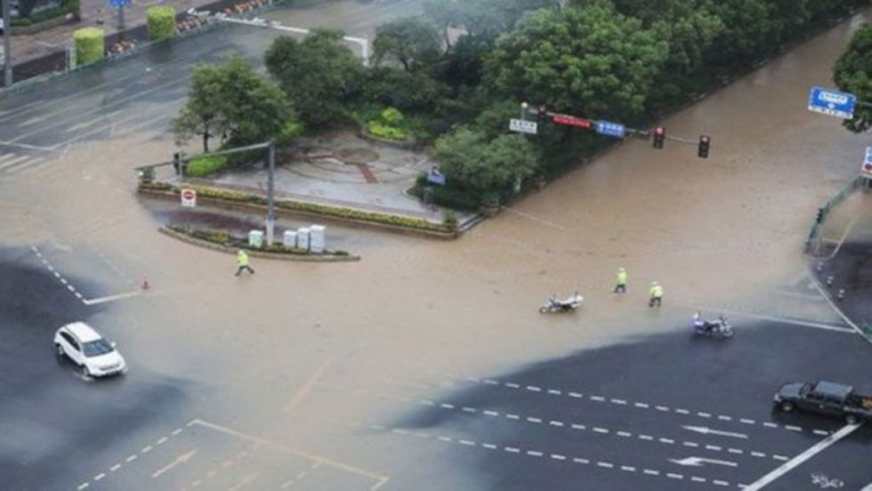 China decreta  alerta roja  por el tifón  Doksuri