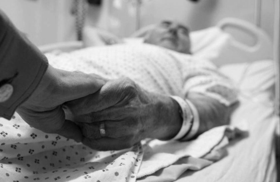 Adulto mayor fue por una ficha al hospital y murió tras sufrir paro cardiorrespiratorio