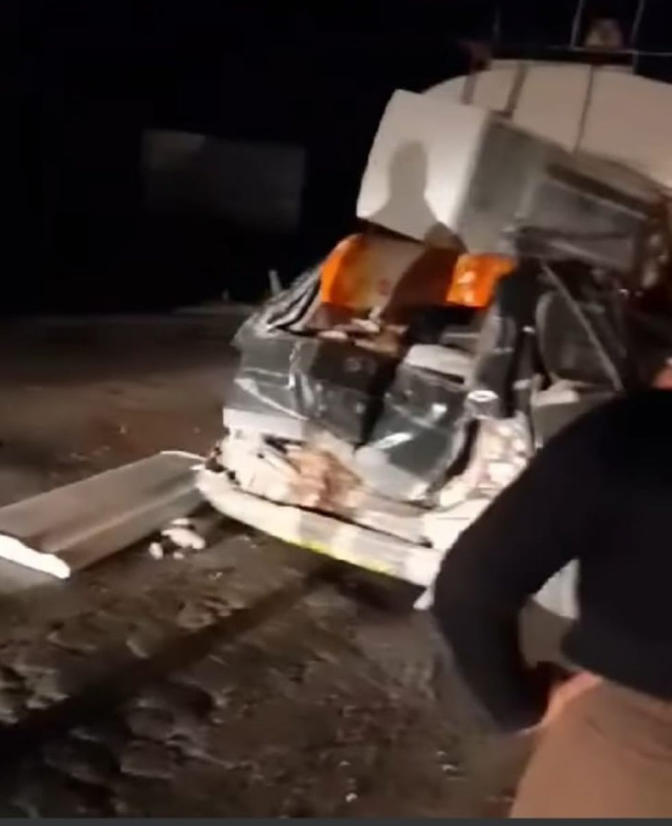 Aparatoso accidente entre una vagoneta, un bus y una cisterna en la Ruta 9 (Video)