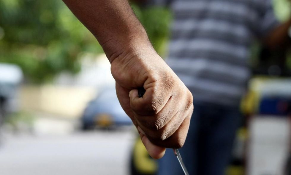 Dos sujetos intentaron degollar a un hombre en el barrio San Bernardo 