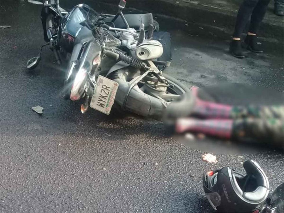 Menor sin licencia atropelló con su moto a una mujer y provocó su muerte 