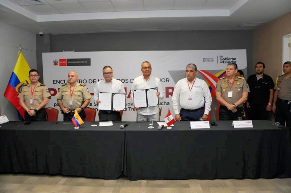 Ecuador y Perú firman acuerdo en temas migratorios