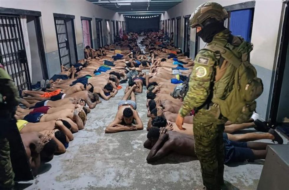 Ecuador: Policías y militares intervienen cárcel