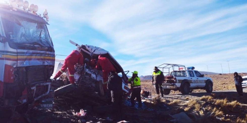 Choque frontal de vehículos deja 4 fallecidos en la carretera Potosí – Cuchu Ingenio