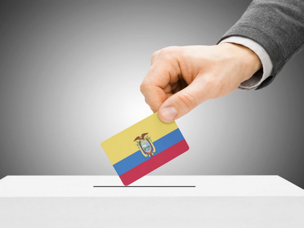 Ecuador: escrutinio electoral y críticas al voto telemático