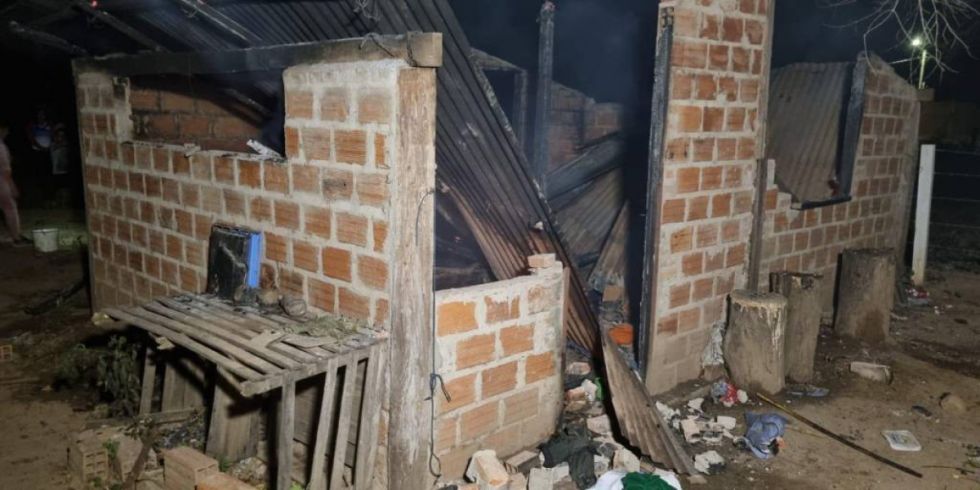 Mujer e hijo escapan de ser quemados vivos tras agresión e incendio provocado por su pareja 