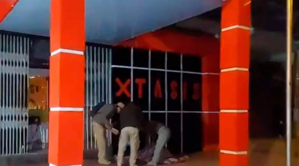 Un mesero y un guardia de seguridad aprehendidos por "homicidio" en discoteca Xtasis de Tarija