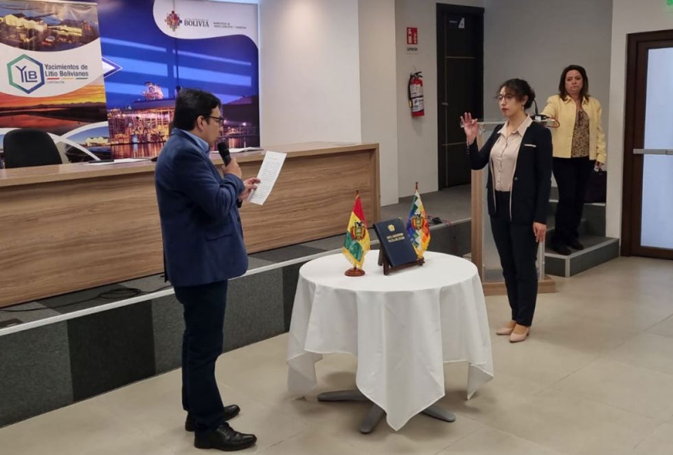 Karla Calderón asume como nueva presidenta de YLB