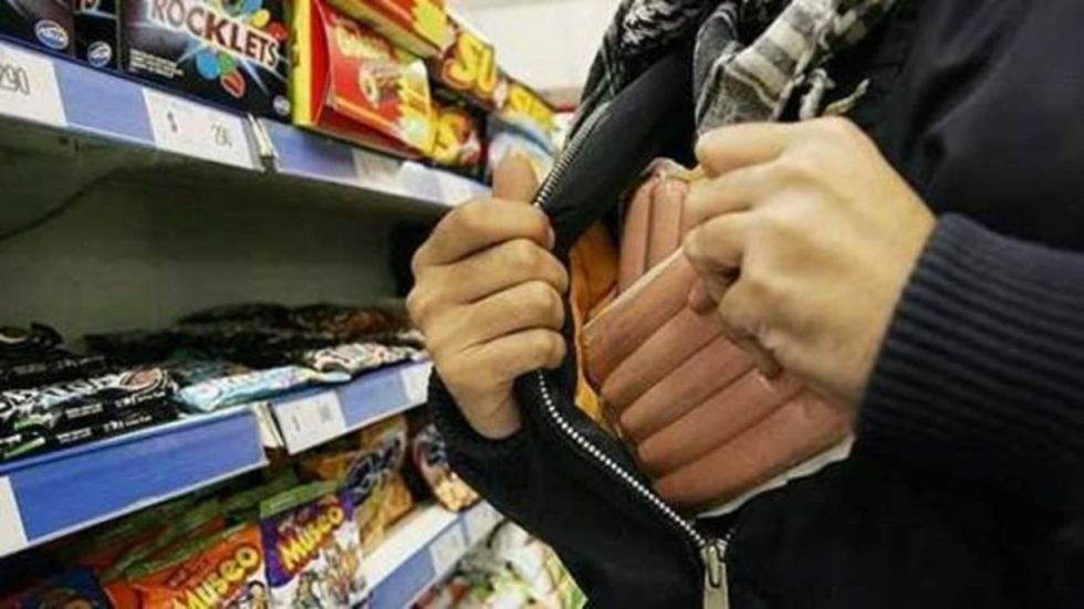Robaron 200 bolivianos en dulces y los atraparon