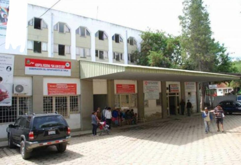 Minivan se embarrancó en Falda La Queñua