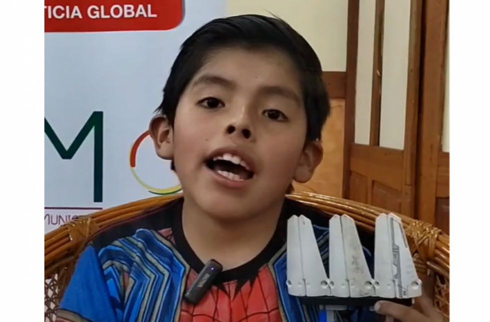 Niño de 10 años presenta proyecto educativo para introducir la robótica en cursos iniciales