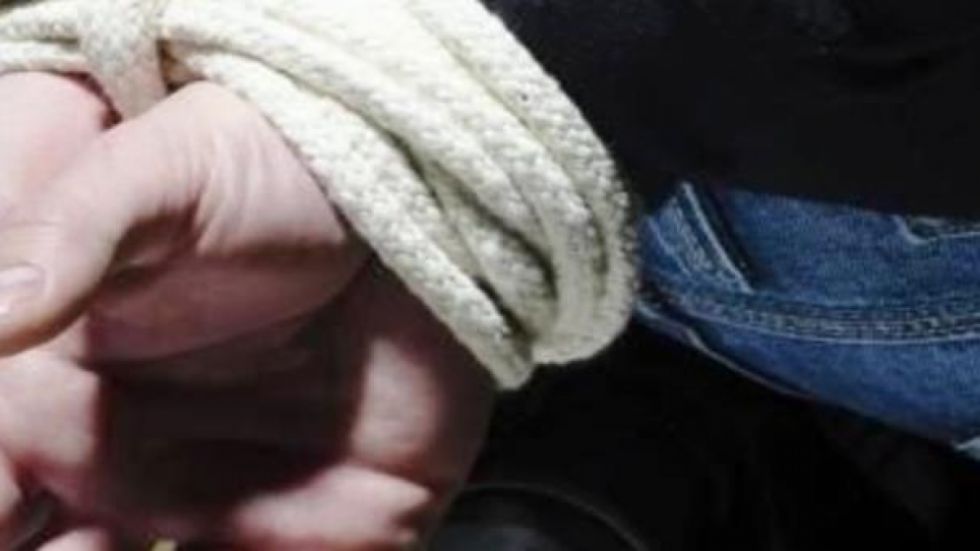 Cuatro sujetos amarran a una mujer y le roban 45.000 bolivianos 
