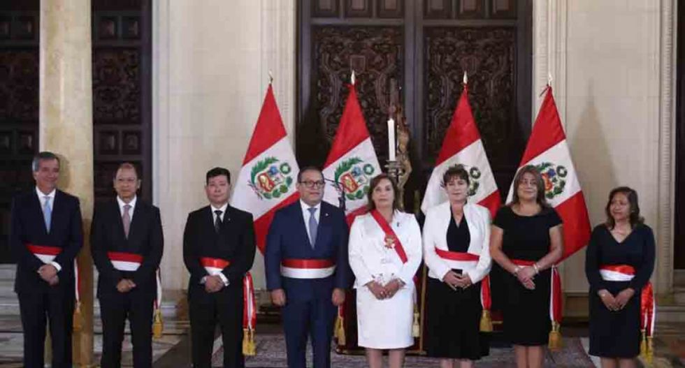 Boluarte renueva su gabinete con cambios de ministros
