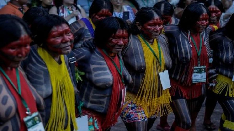 Mujeres indígenas marchan por sus derechos en Brasilia