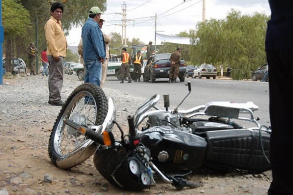 Motociclista pierde la vida tras chocar con un vehículo