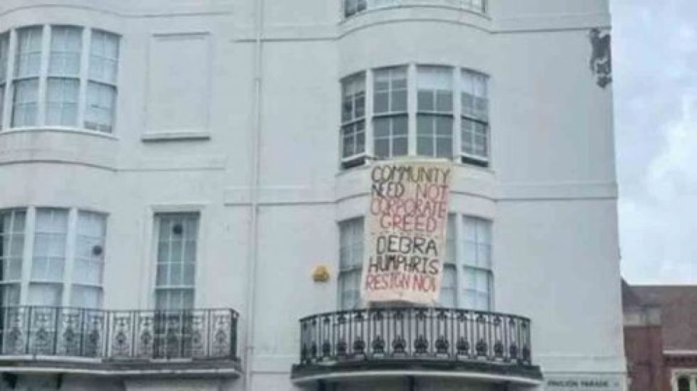 Estudiantes de Reino Unido protestan contra recortes