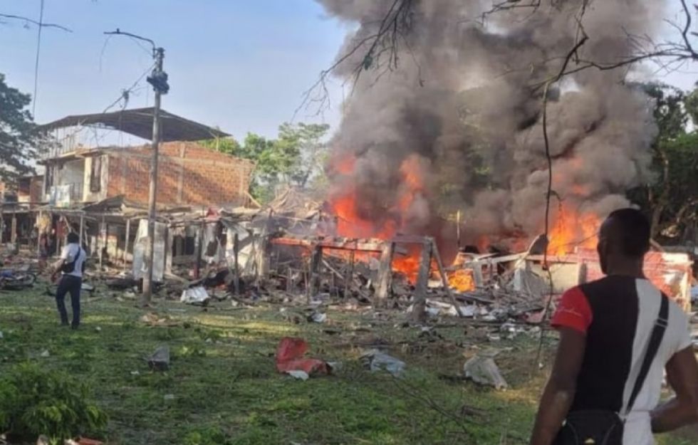 Mueren dos personas en atentado en Colombia