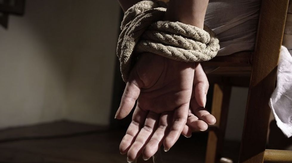 Delincuentes maniatan a su víctima y le roban Bs 45.000