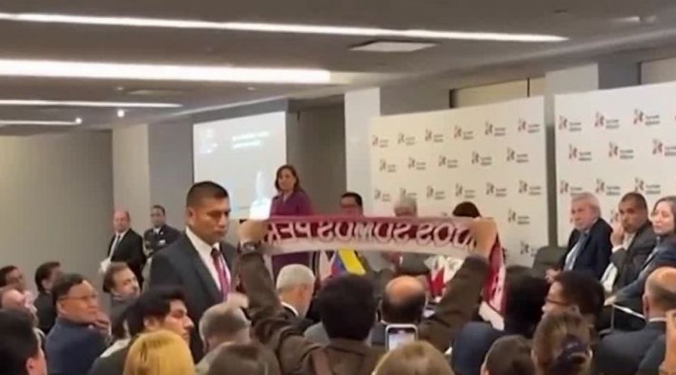 "¡Asesina!": manifestantes increpan a Dina Boluarte